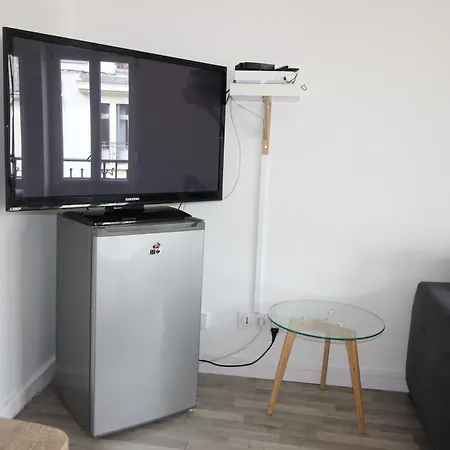Verdun Centre - Studio - 1 Lit Et Canape Convertible - Internet Et Tv - 4 Personnes - Gere Par Presta-Zen'Services Buitenkant foto