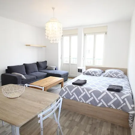 Verdun Centre - Studio - 1 Lit Et Canape Convertible - Internet Et Tv - 4 Personnes - Gere Par Presta-Zen'Services Buitenkant foto