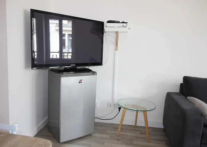 Verdun Centre - Studio - 1 Lit Et Canape Convertible - Internet Et Tv - 4 Personnes - Gere Par Presta-Zen\'Services