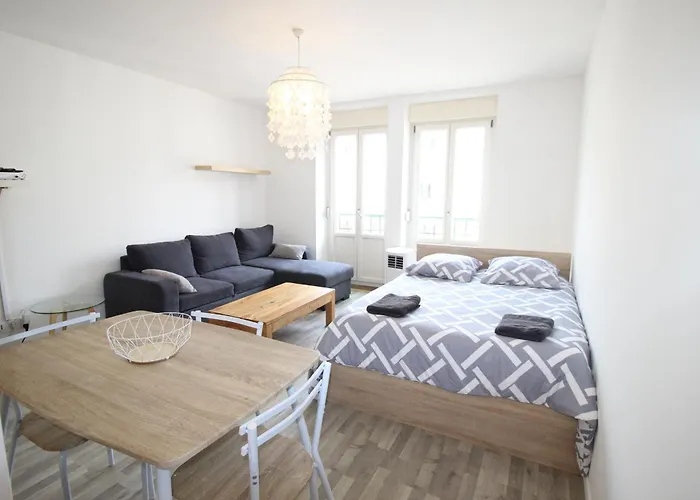 Verdun Centre - Studio - 1 Lit Et Canape Convertible - Internet Et Tv - 4 Personnes - Gere Par Presta-Zen\'Services