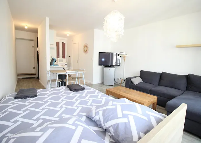 Verdun Centre - Studio - 1 Lit Et Canape Convertible - Internet Et Tv - 4 Personnes - Gere Par Presta-Zen\'Services